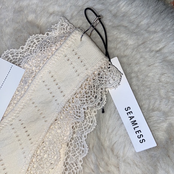 Forever 21 lace trim cheeky panty cream color seamless eyelet material vanilla M - Picture 8 of 11